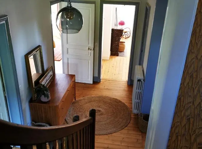 Couette-café La Villégiature 3*