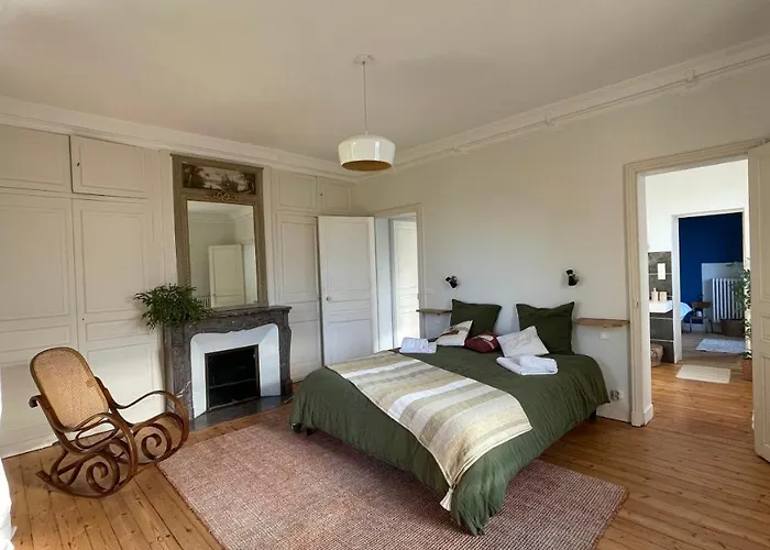 Couette-café La Villégiature 3*