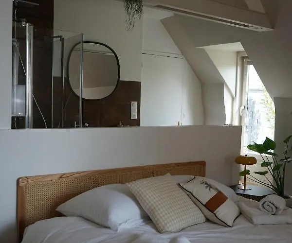 Couette-café La Villégiature 3*