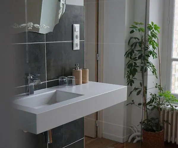 Couette-café La Villégiature 3*