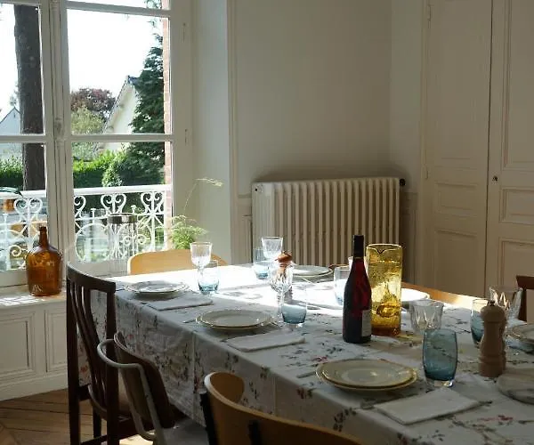 Couette-café La Villégiature 3*