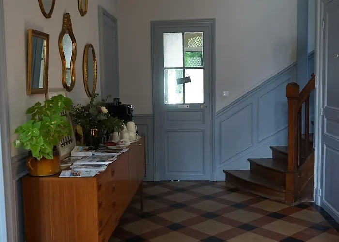 Couette-café La Villégiature 3*