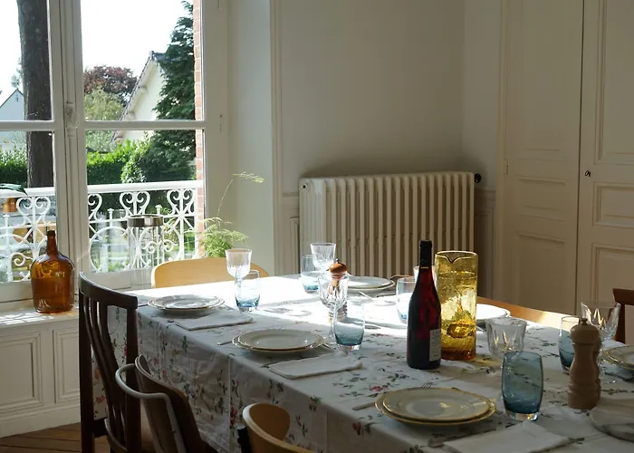 Couette-café La Villégiature 3*